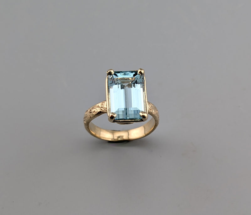 Aquamarine, 14kt Gold Ring