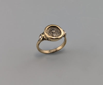 Ancient AR Diobol, Ephesus Bee, 14kt Gold Ring with Rose Cut Champagne Diamonds