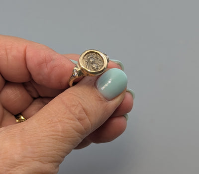 Ancient AR Diobol, Ephesus Bee, 14kt Gold Ring with Rose Cut Champagne Diamonds