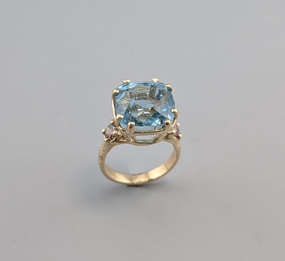 Aquamarine, 14kt Gold Ring with Champagne Diamonds