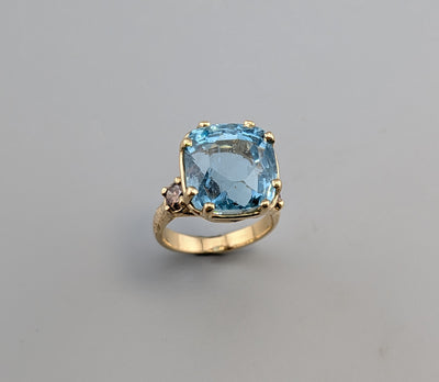 Aquamarine, 14kt Gold Ring with Champagne Diamonds