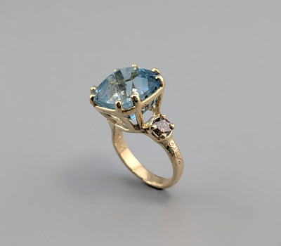 Aquamarine, 14kt Gold Ring with Champagne Diamonds