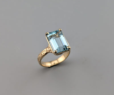 Aquamarine, 14kt Gold Ring