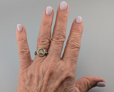 Ancient AR Diobol, Bee, 14kt Gold Ring with Emeralds